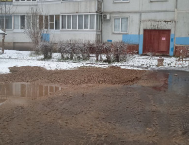 Подсыпка щебнем участков придомовой территории напротив 5-го под. и с торца 7-го под. - 3