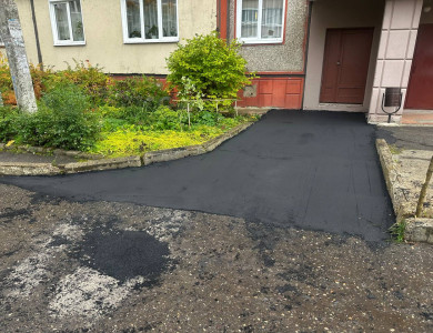 Асфальтирование территории у бывших мусоропроводов у 1-го и 2-го подъездов - 1 Асфальтирование территории у бывших мусоропроводов у 1-го и 2-го подъездов - 1